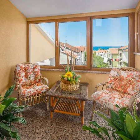 Bella Vista Apartment *