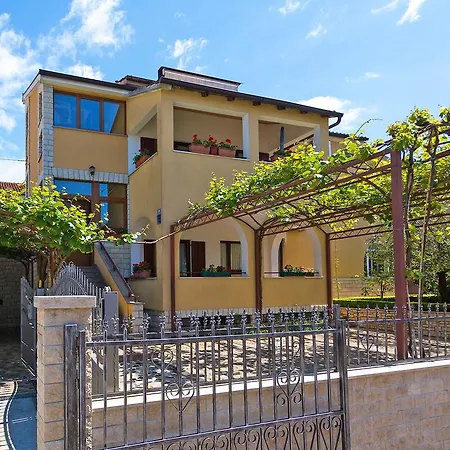 Bella Vista Apartment